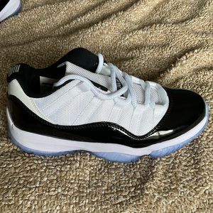 Jordan Retro 11 low size 8.5